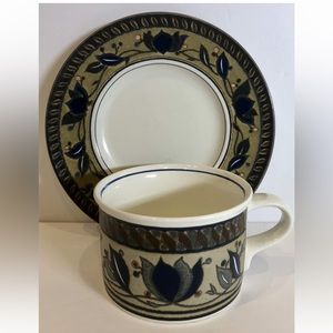 Set of 4 Mikasa Arabella Tea/Coffee stoneware Cups and Saucers